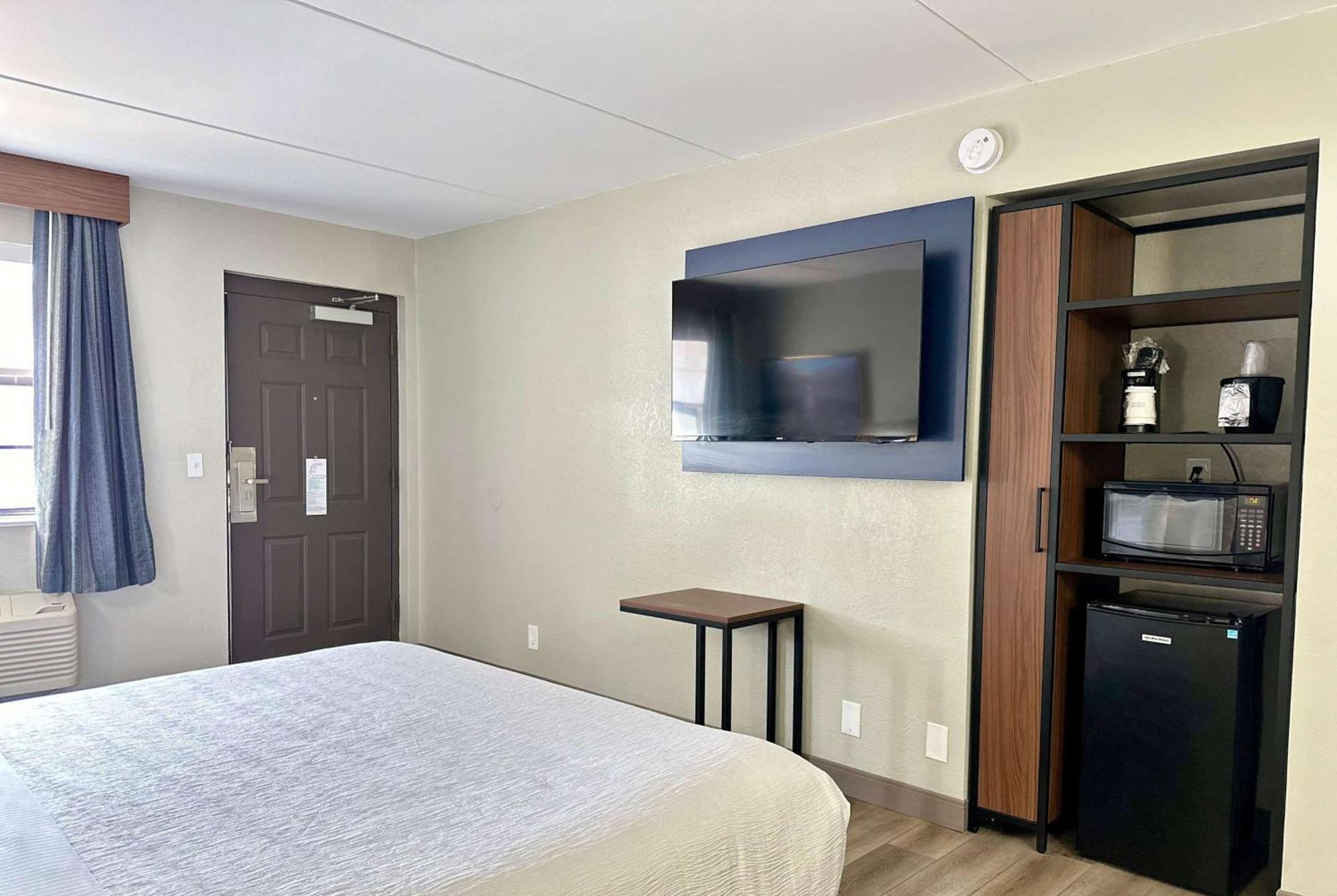 La Quinta Inn By Wyndham Huntsville Research Park Exterior foto